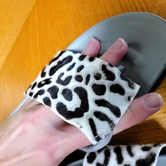 Donald Pliner, grey leopard toe thong sandal, 81/2 M - Picture 5 of 6